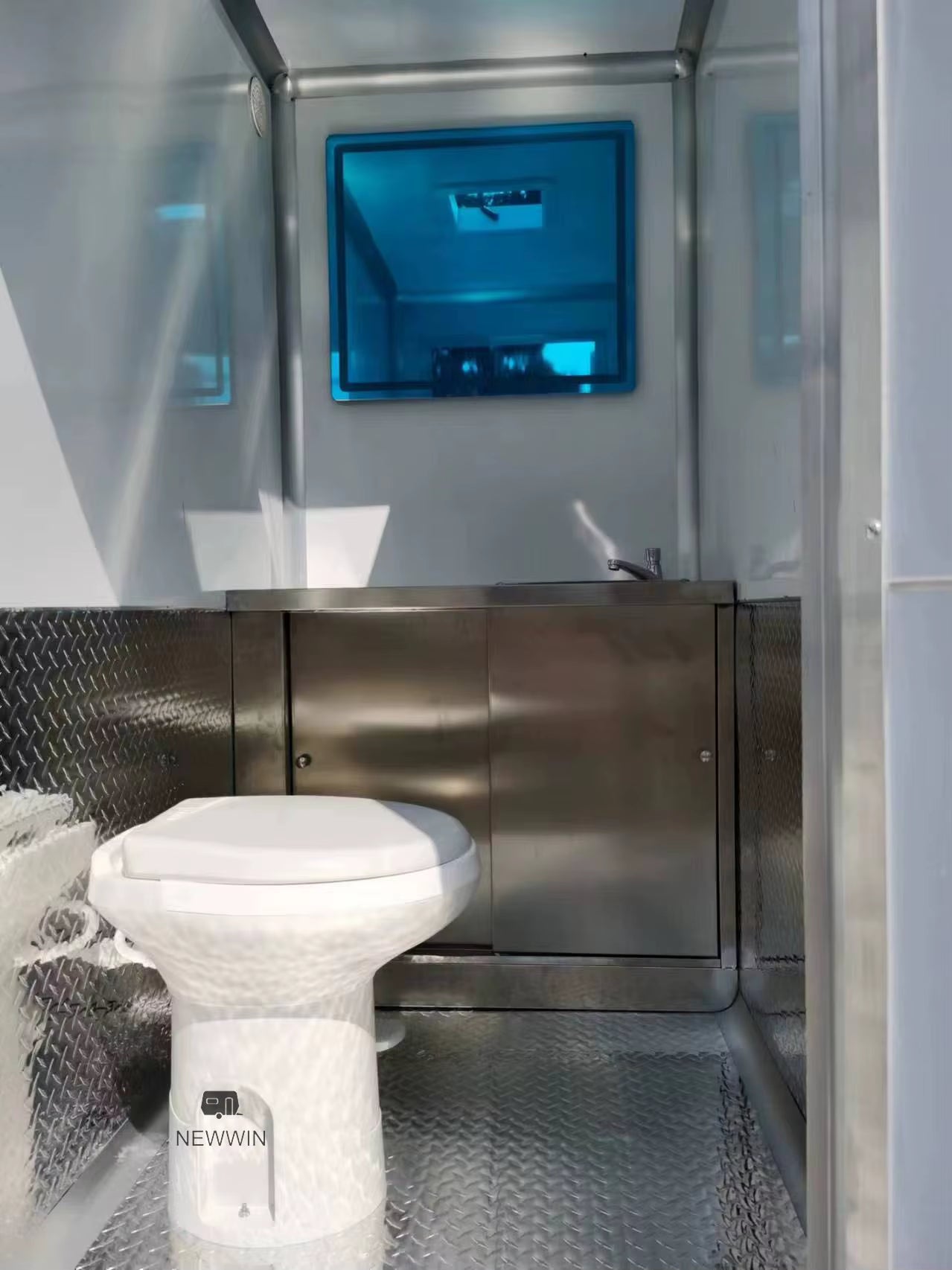 Multifunctional Portable Toilets Trailer Prefab Shower Room and Toilet for Outdoor Use
