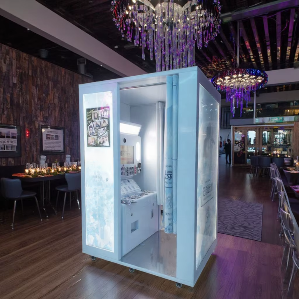 Self-Service Vending Machine Selfie Photo Booth